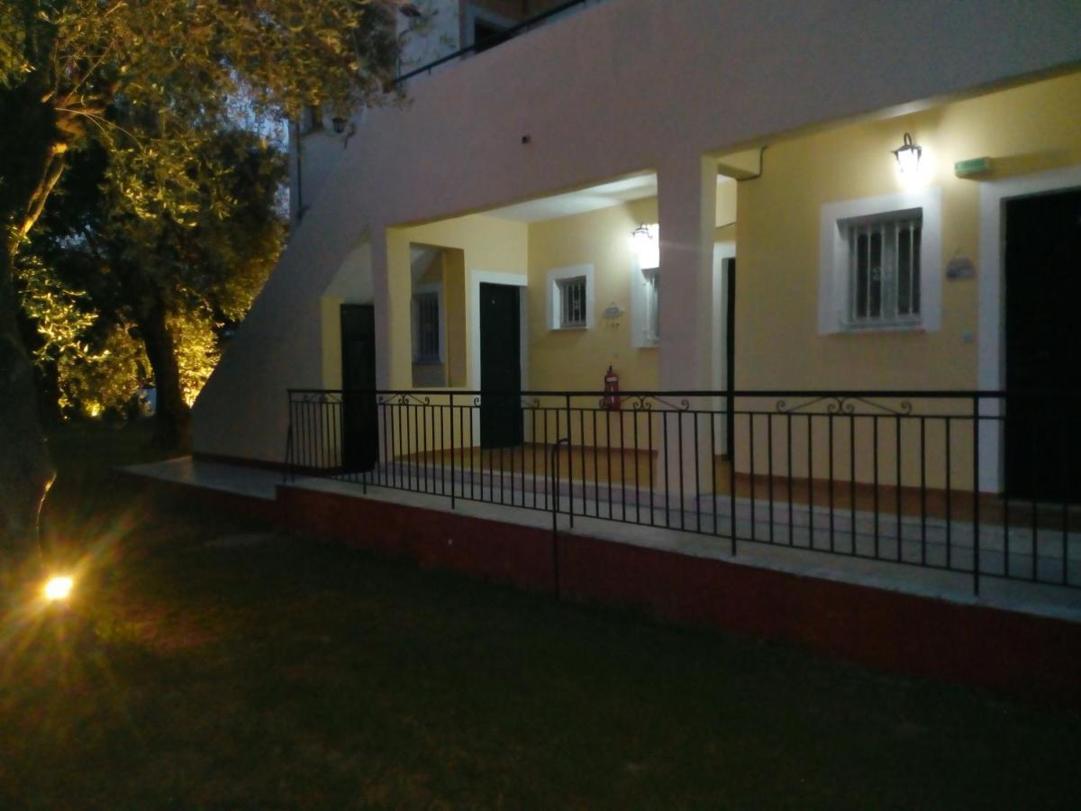 Oliveland Apartments Kávos Esterno foto